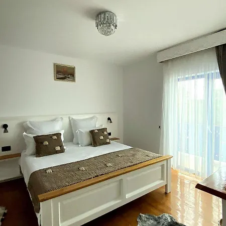 بيت ضيافة Agropensiunea Paradisul 4*